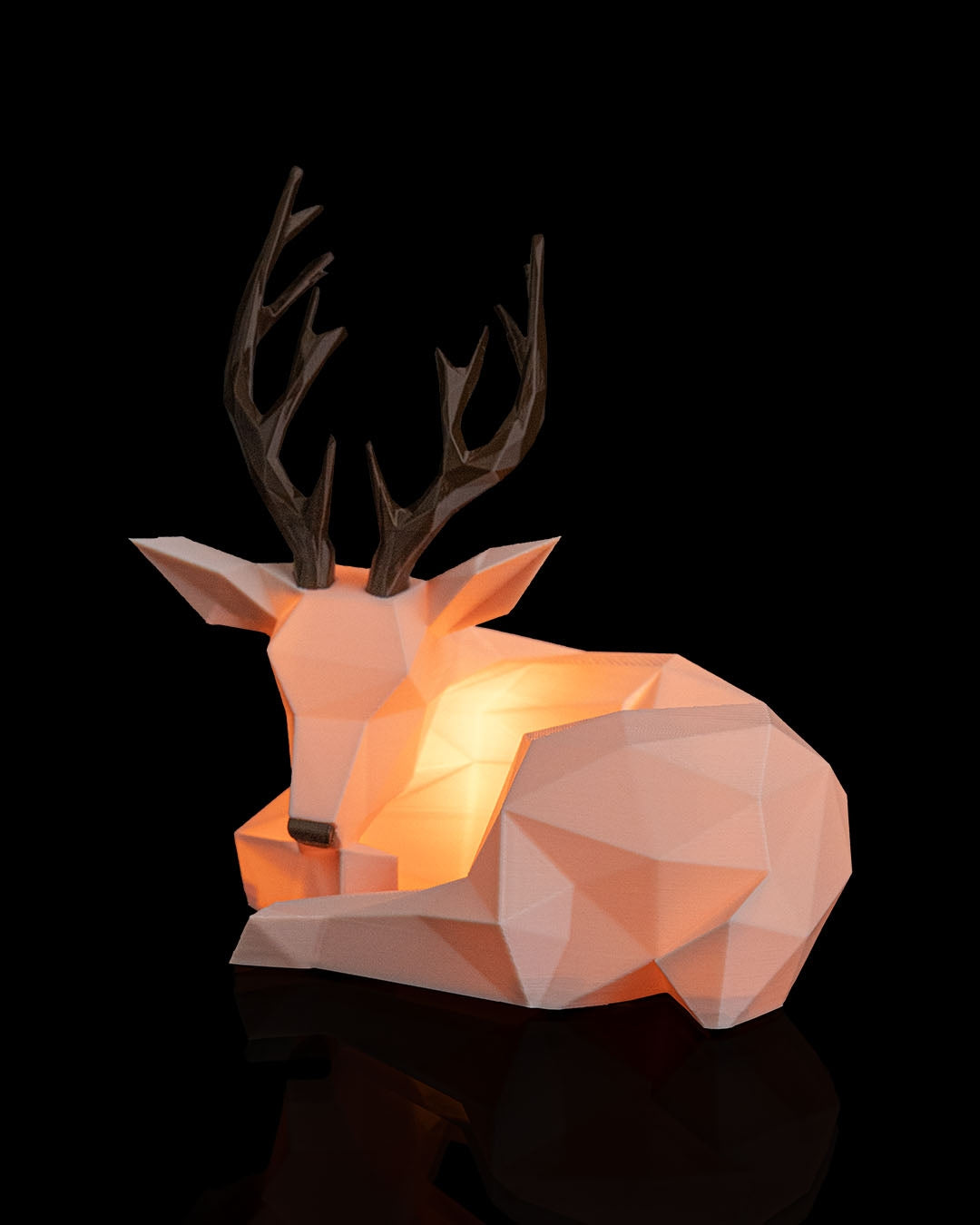 Low-Poly Reindeer Table Lamp — 3D Printed Modern Deer Light for Cozy Winter & Holiday Decor