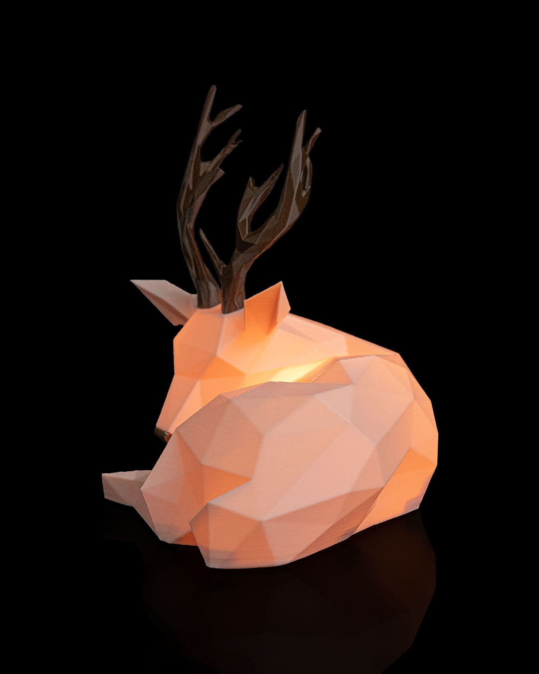 Low-Poly Reindeer Table Lamp — 3D Printed Modern Deer Light for Cozy Winter & Holiday Decor