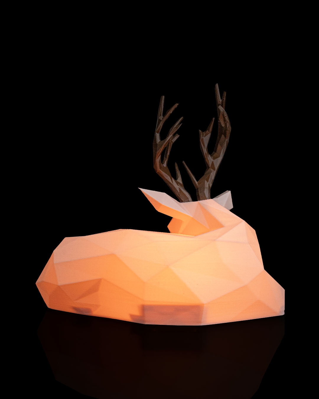 Low-Poly Reindeer Table Lamp — 3D Printed Modern Deer Light for Cozy Winter & Holiday Decor