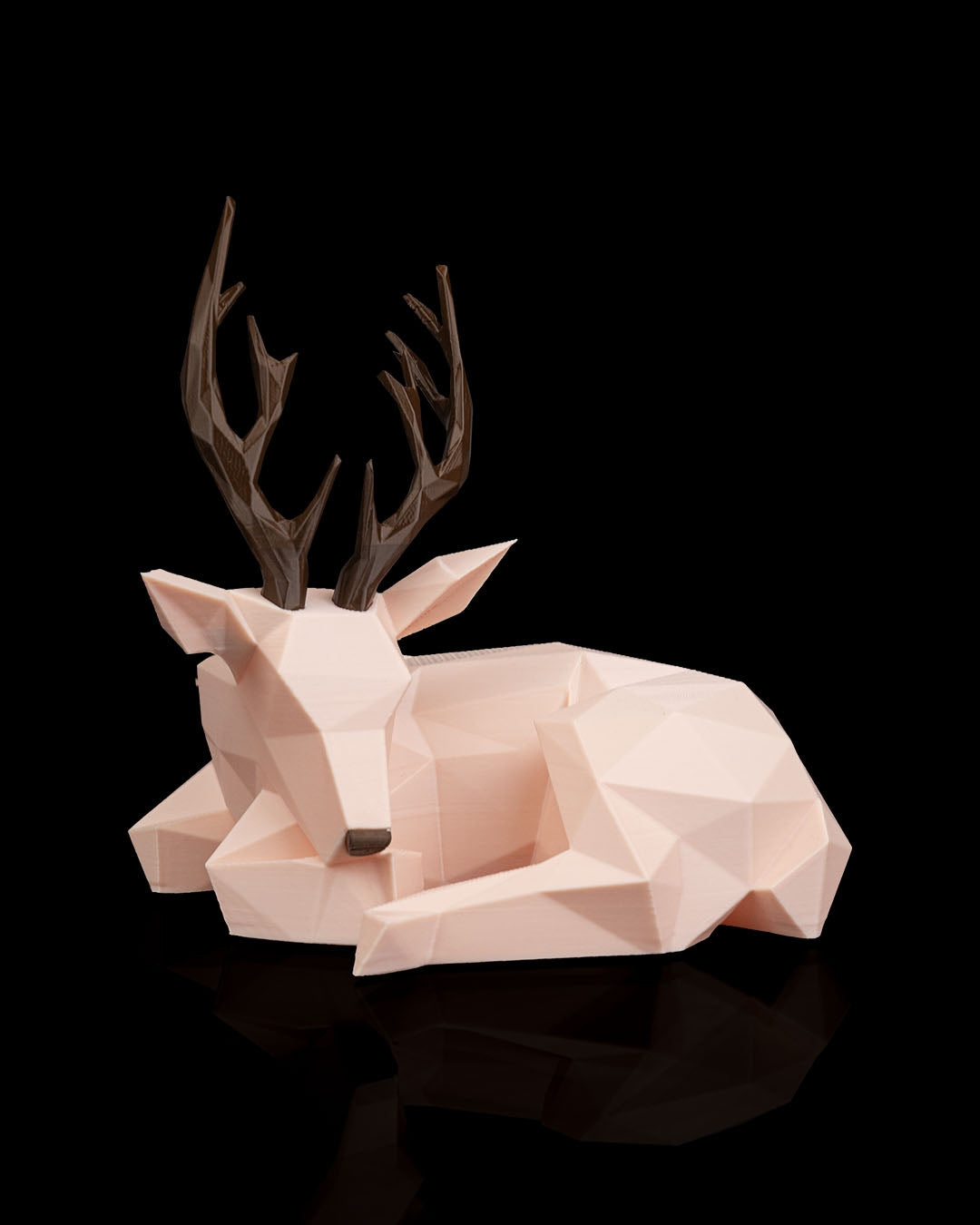 Low-Poly Reindeer Table Lamp — 3D Printed Modern Deer Light for Cozy Winter & Holiday Decor
